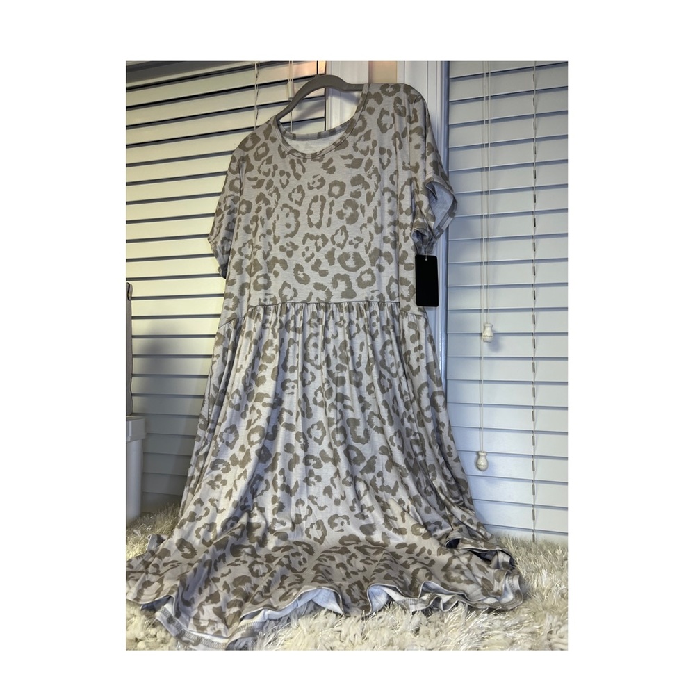 Cheetah White and grey dress